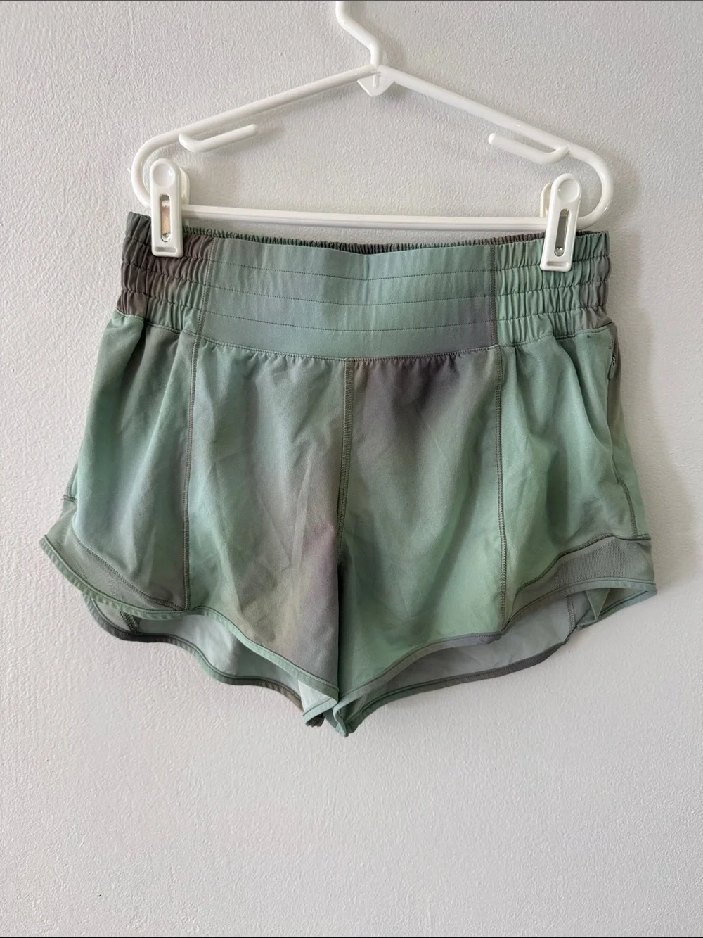 Lululemon Hotty Hot Highrise Lined Chroma Drift Green Shorts Sz 4